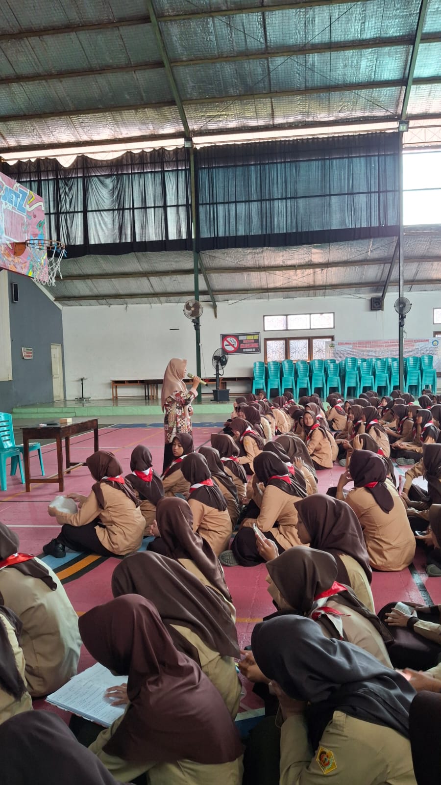 Muslimah Visioner Generasi Muda SMA Negeri 1 Banyumas
