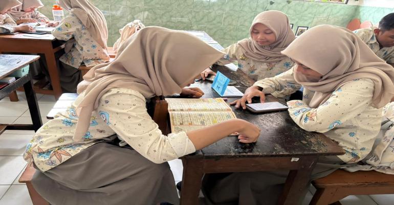 Program BTA dan Embun Pagi SMA Negeri 1 Banyumas